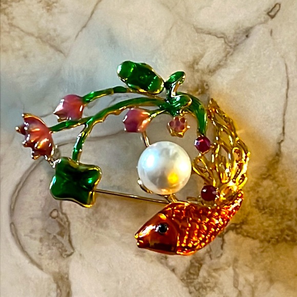 Butterfly & Fish Brooch - Picture 4 of 4